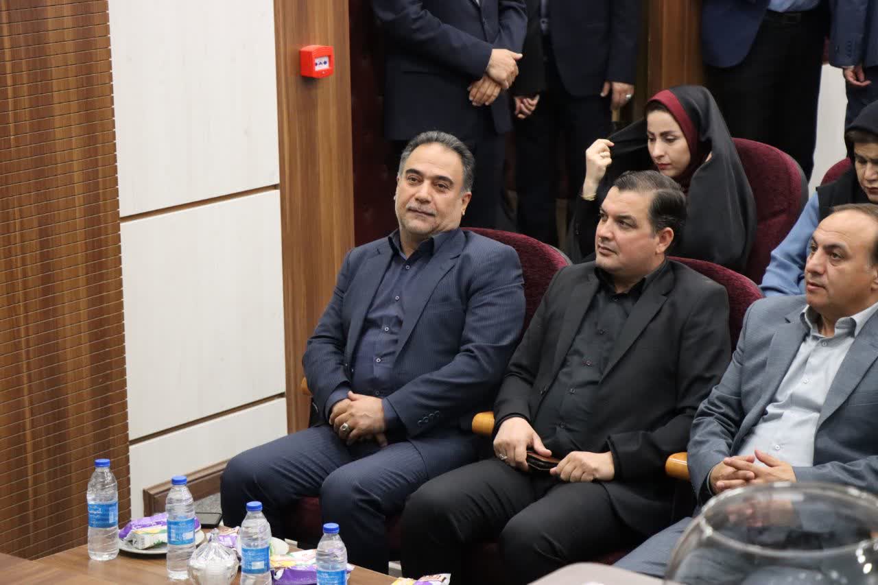 خبرنگاران و رسانه ها ، می توانند پل ارتباطی بین مردم و مسئولان باشند. 